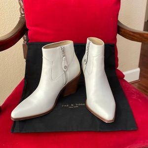 Beautiful Rag & Bone Antq white boots
